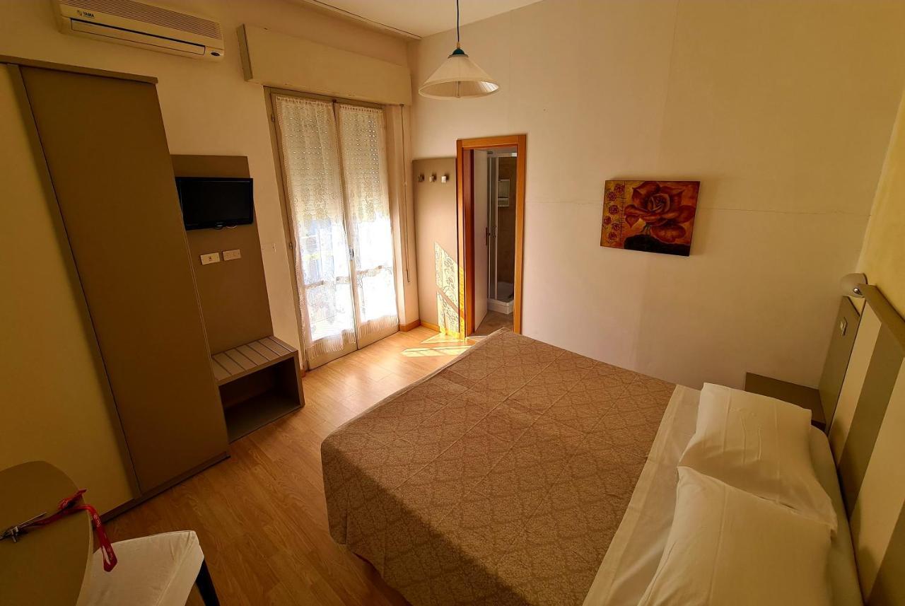 Hotel Camelia Rimini Extérieur photo