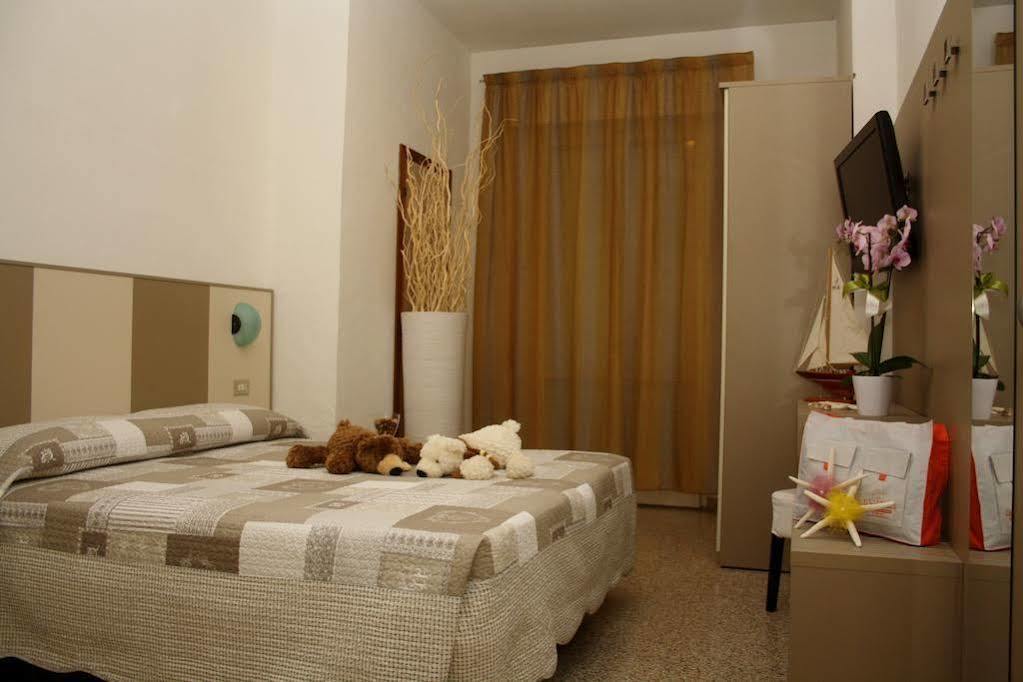 Hotel Camelia Rimini Extérieur photo